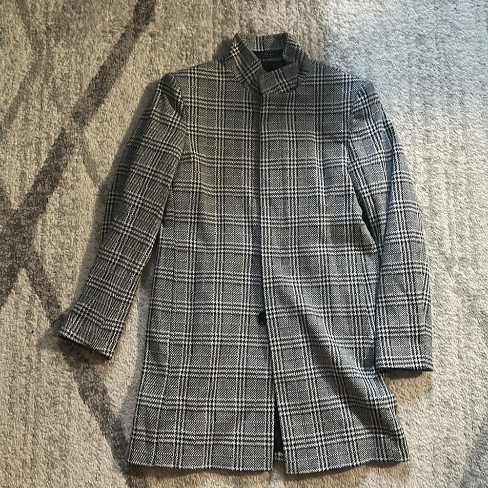 Zara tench coat. Size medium. Runs small. Black and white coat. Great condition